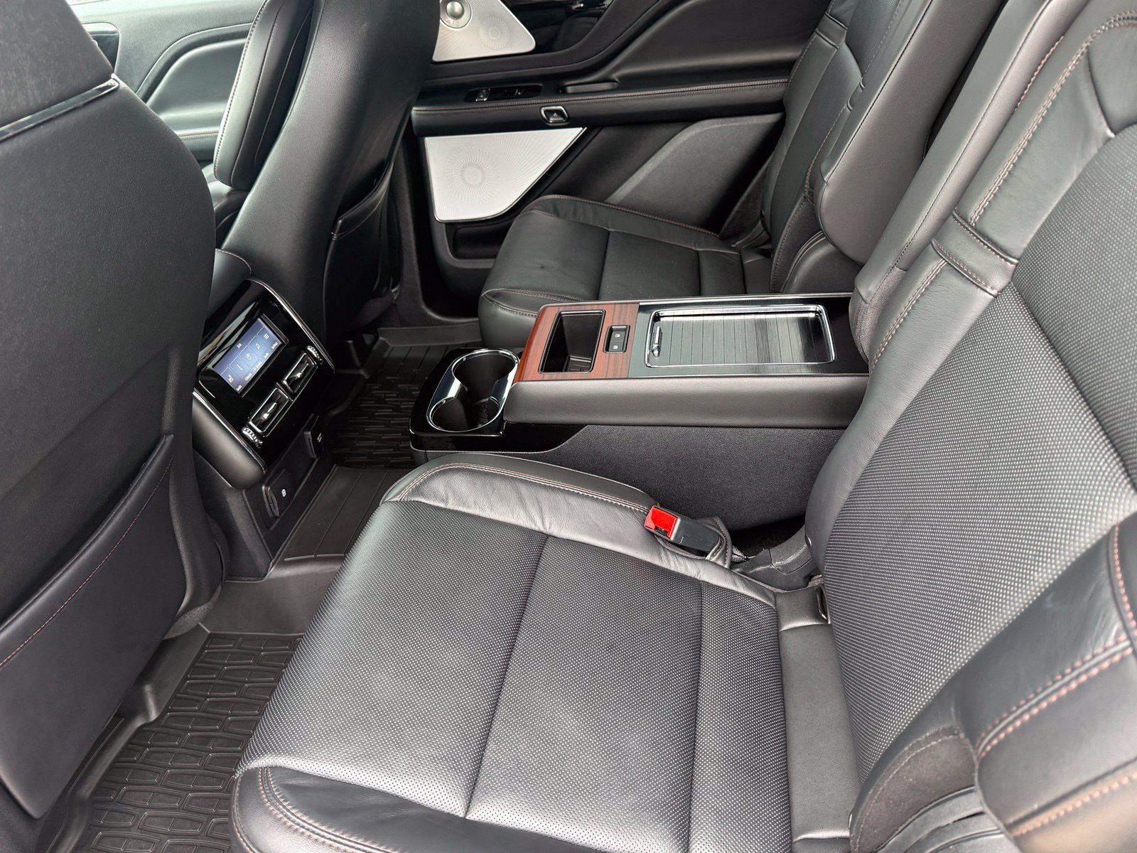 Used 2022 Lincoln Aviator Reserve w/ Equipment Group 201A AWD/4WD image 19