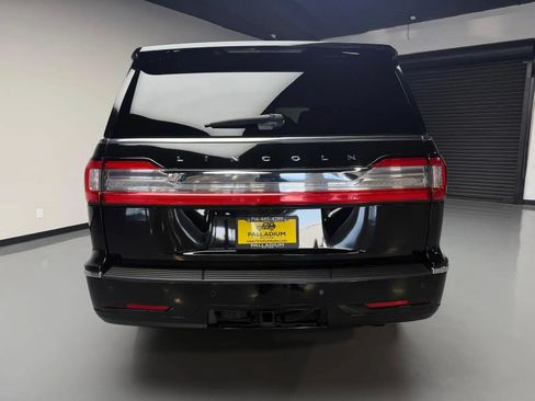 Used 2018 Lincoln Navigator Reserve w/ Technology Package AWD/4WD image 5