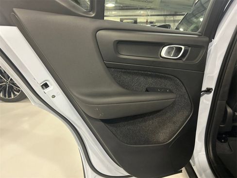 Certified 2025 Volvo XC40 B5 Core image 21