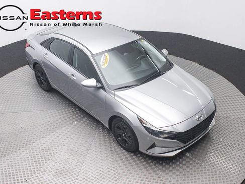 Used 2021 Hyundai Elantra SEL w/ Convenience Package FWD image 3