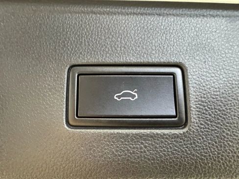 Used 2021 Volkswagen Atlas SE image 30