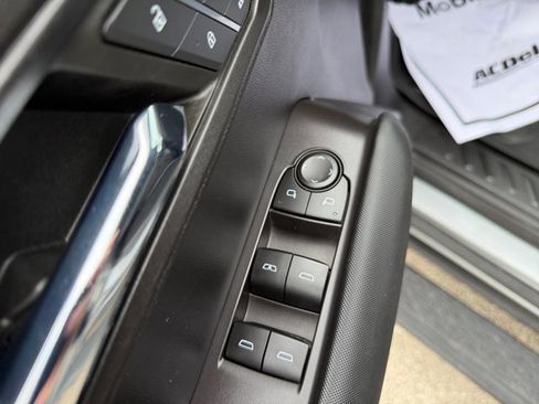 Used 2023 Chevrolet Colorado Z71 w/ Z71 Convenience Package 2 image 18