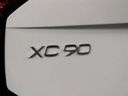 New 2026 Volvo XC90 B6 Plus w/ Protection Package Premier image 16