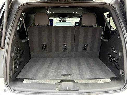 Used 2024 Chevrolet Suburban Z71 w/ Off-Road Capability Package image 27