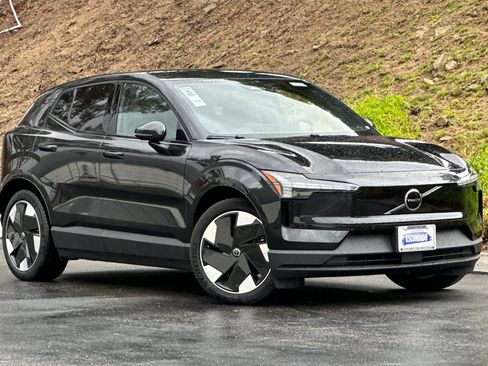 New 2025 Volvo EX30 Plus AWD/4WD image 2