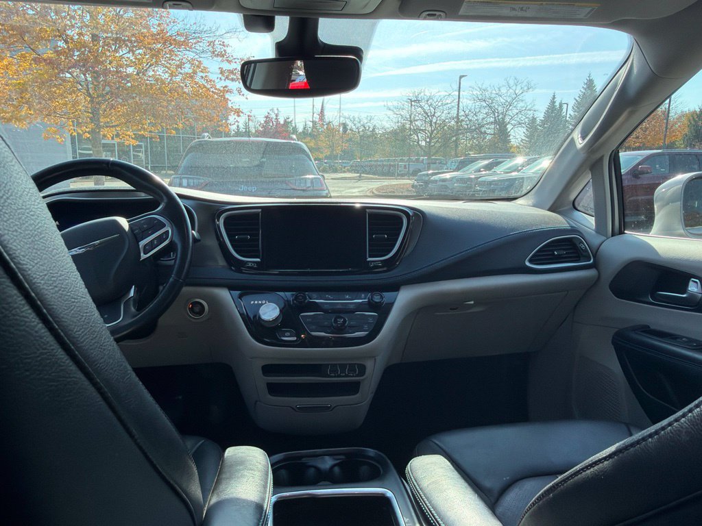 Used 2021 Chrysler Pacifica Touring-L AWD/4WD image 12