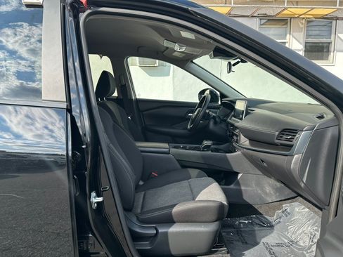 Used 2024 Nissan Rogue SV FWD image 10