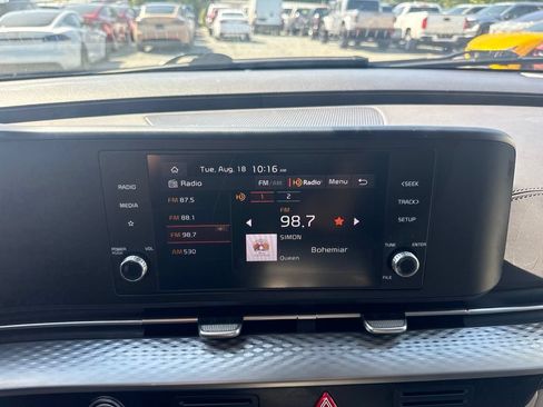 Used 2024 Kia Carnival LX FWD image 9