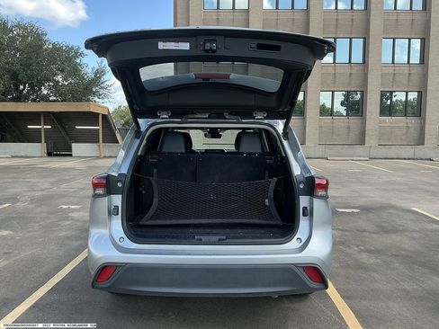 Used 2022 Toyota Highlander XLE FWD image 10