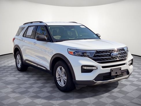 Used 2021 Ford Explorer XLT w/ Equipment Group 202A AWD/4WD image 7