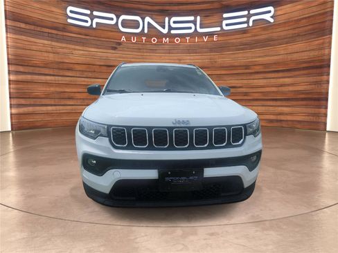 Used 2025 Jeep Compass Latitude image 10