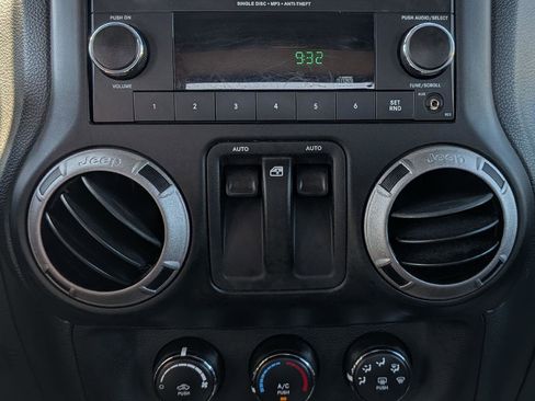 Used 2013 Jeep Wrangler Sport AWD/4WD image 22