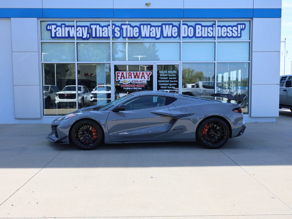Used 2025 Chevrolet Corvette Z06 w/ Z07 Performance Package RWD image 7