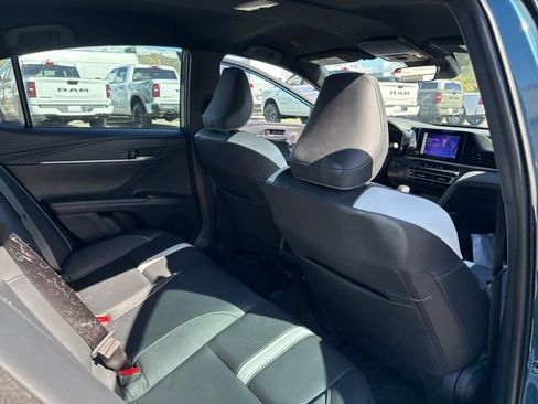Used 2025 Toyota Camry SE w/ Convenience Package image 19