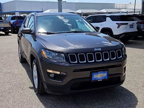 Used 2020 Jeep Compass Latitude w/ Popular Equipment Group FWD image 2