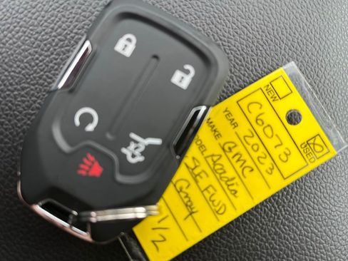 Certified 2023 GMC Acadia SLE w/ Driver Convenience Package image 24