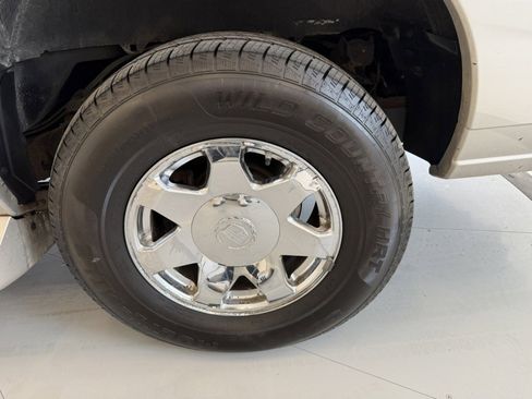 Used 2004 Cadillac Escalade ESV AWD image 32