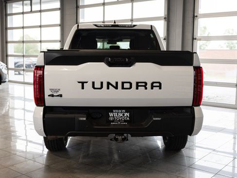 Used 2022 Toyota Tundra SR5 w/ SR5 Convenience Package AWD/4WD image 4