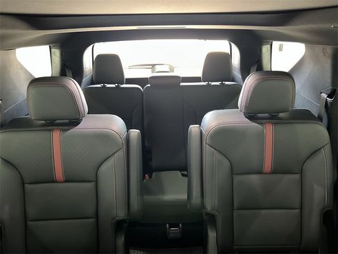 Used 2024 Chevrolet Traverse RS image 34