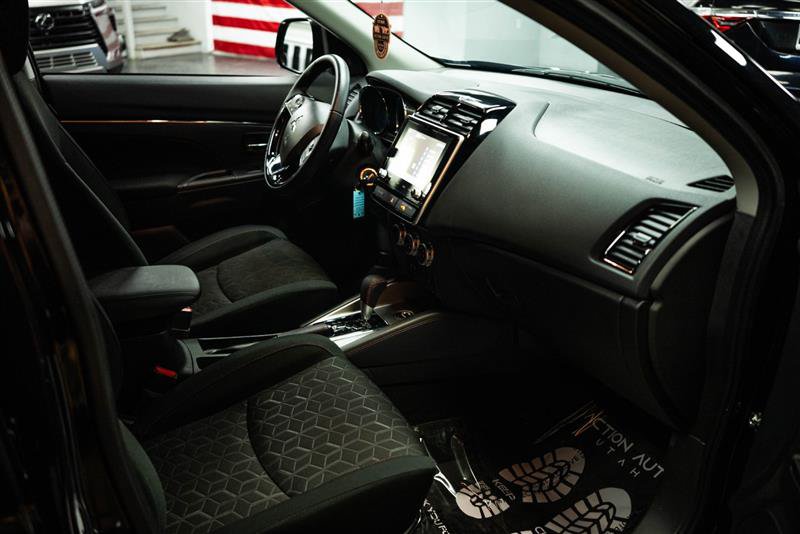 Used 2025 Mitsubishi Outlander Sport AWD image 13