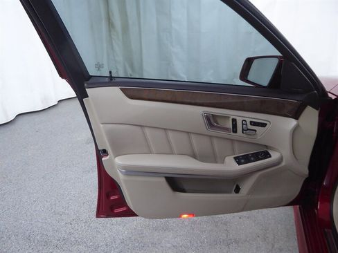 Used 2014 Mercedes-Benz E 350 4MATIC Sedan image 25