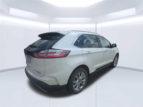 Used 2019 Ford Edge Titanium w/ Cold Weather Package AWD/4WD image 4