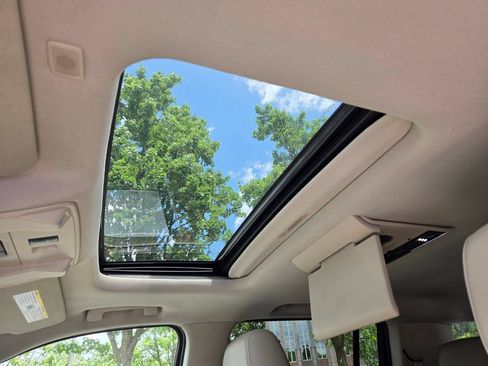 Used 2017 Cadillac Escalade ESV Premium Luxury AWD/4WD image 14