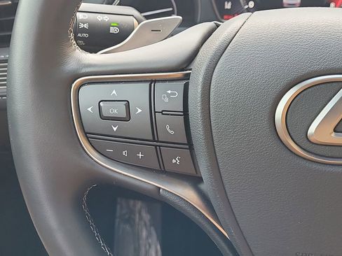 Used 2023 Lexus LS 500 w/ Accessory Package (Z2) image 26