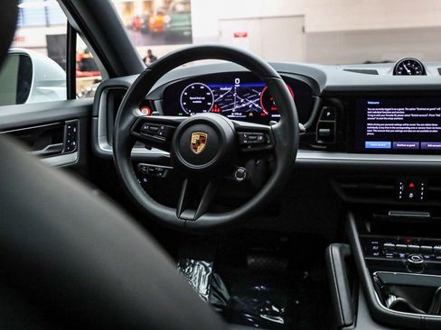 Certified 2025 Porsche Cayenne Coupe image 18