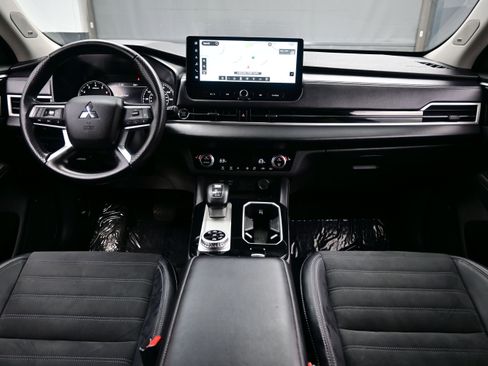 Used 2025 Mitsubishi Outlander SE AWD/4WD image 18