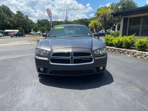 Used 2014 Dodge Charger SXT RWD image 2