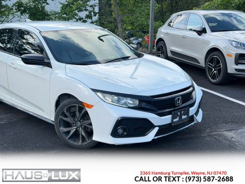 Used 2017 Honda Civic Sport image 2