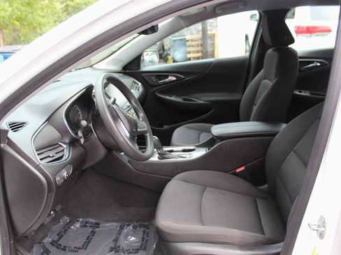 Used 2019 Chevrolet Malibu LT FWD image 23