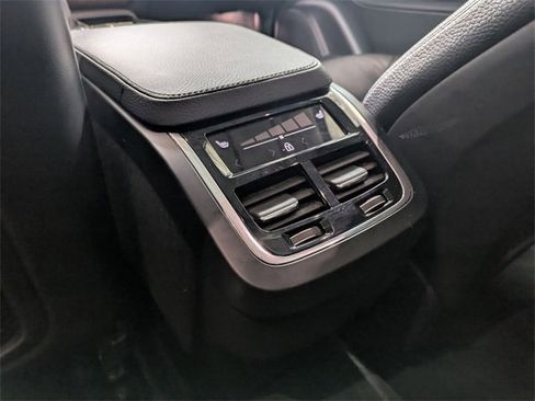 Certified 2022 Volvo XC90 T6 Momentum w/ Climate Package image 30