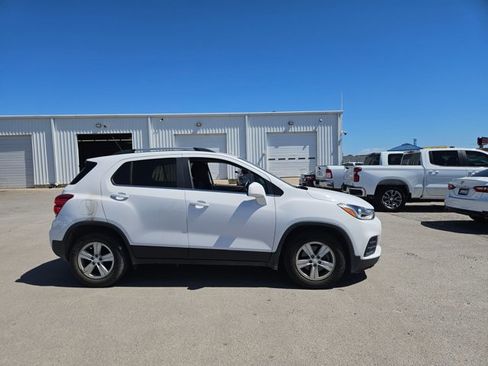 Used 2020 Chevrolet Trax LT FWD image 4