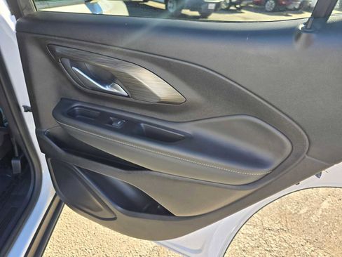 Used 2024 GMC Terrain SLT image 13