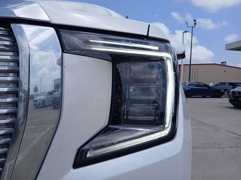 Used 2023 GMC Yukon XL Denali w/ Max Trailering Package AWD/4WD image 4