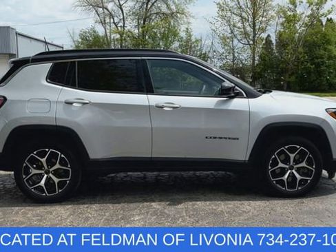 Used 2025 Jeep Compass Limited AWD/4WD image 9