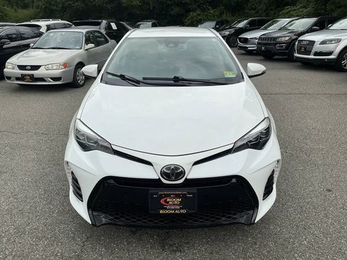Used 2019 Toyota Corolla SE FWD image 2