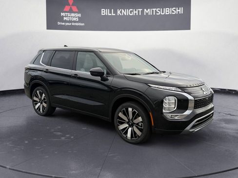 New 2025 Mitsubishi Outlander SE image 7