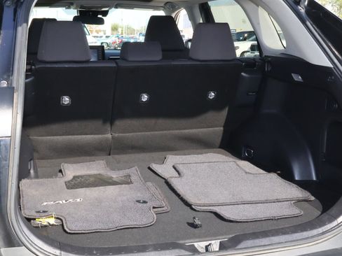 Used 2020 Toyota RAV4 XLE image 22