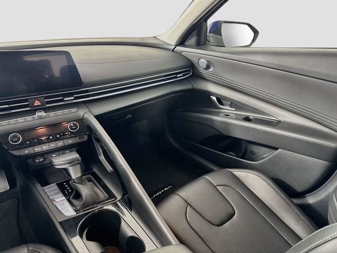 Used 2025 Hyundai Elantra Limited FWD image 25