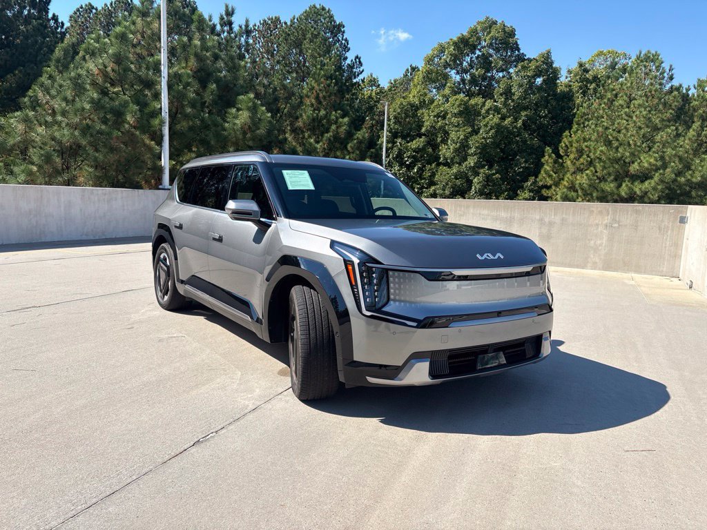 Used 2024 Kia EV9 Land w/ Towing Package AWD/4WD image 4