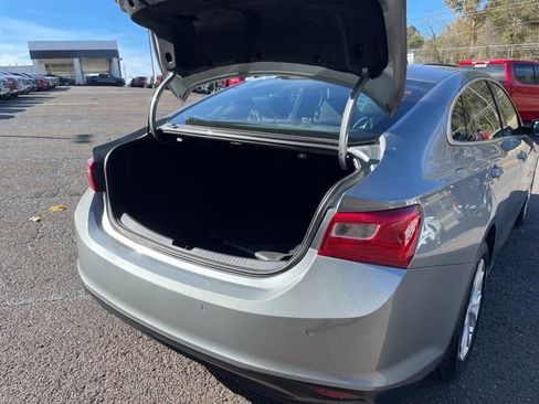 Used 2024 Chevrolet Malibu LT image 28