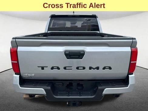 Used 2025 Toyota Tacoma SR5 AWD/4WD image 9