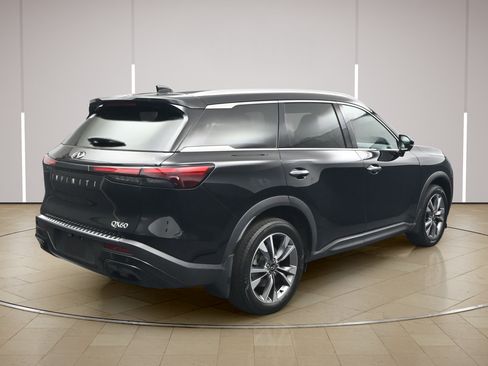 Used 2023 INFINITI QX60 Luxe w/ Cargo Package FWD image 7