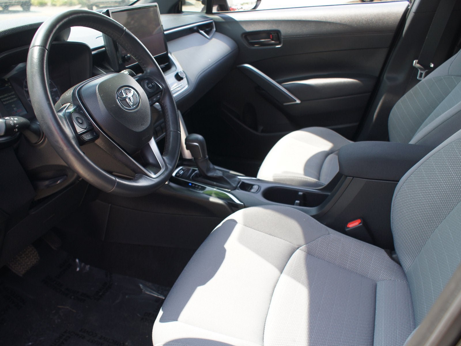 Used 2023 Toyota Corolla Cross AWD Hybrid image 12