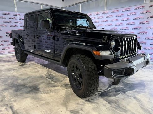 Used 2023 Jeep Gladiator Willys image 4