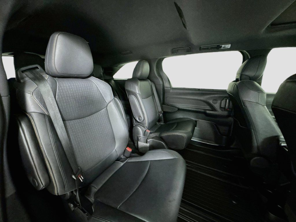 Used 2022 Toyota Sienna XLE Woodland Edition AWD/4WD image 30