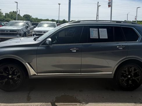 Used 2023 BMW X7 xDrive40i w/ Premium Package AWD/4WD image 3